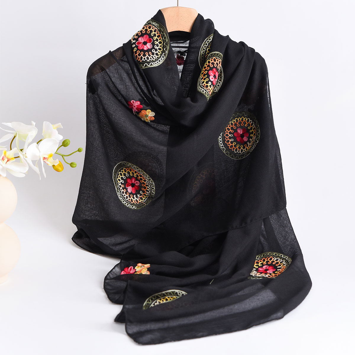Écharpe brodée légère et respi - New Ethnic Fashion avis et prix